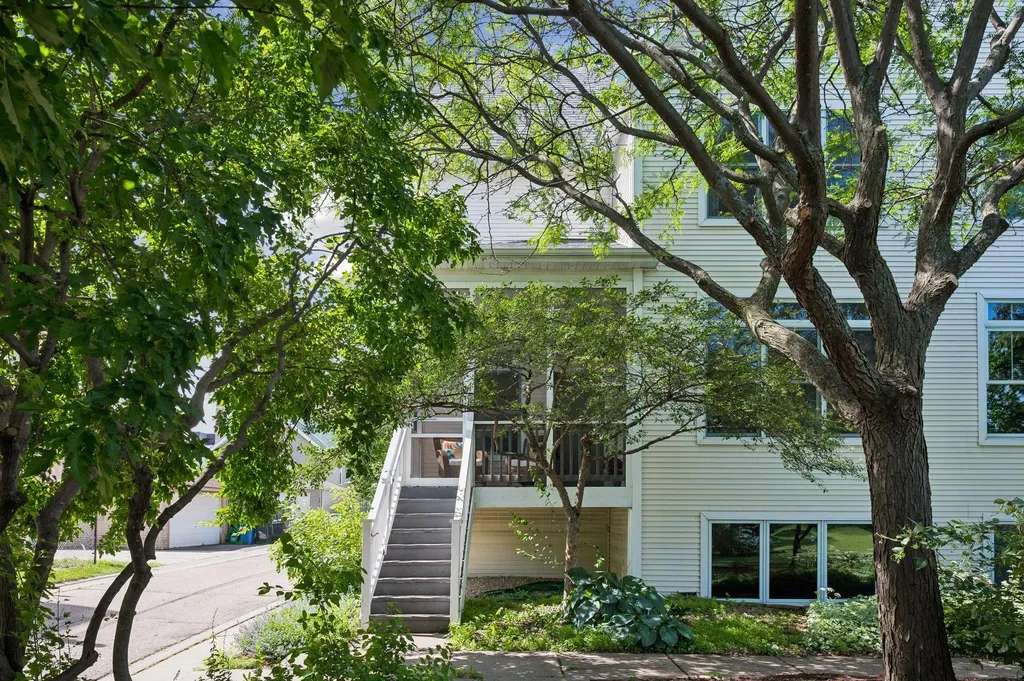 2433 Columbus Court Minneapolis MN 55404