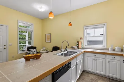 2433 Columbus Court Minneapolis MN 55404