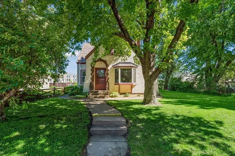 1589 Hollywood Court Falcon Heights MN 55108