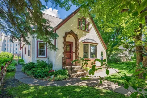 1589 Hollywood Court Falcon Heights MN 55108