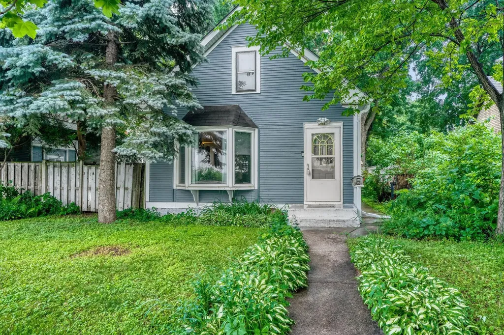 1476 Concordia Avenue Saint Paul MN 55104