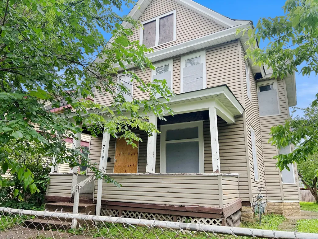 719 Sherburne Avenue Saint Paul MN 55104