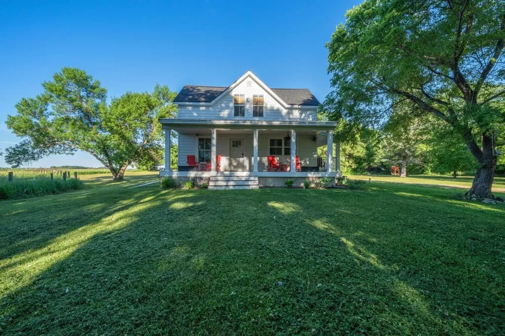 28555 810th Avenue Graceville MN 56240