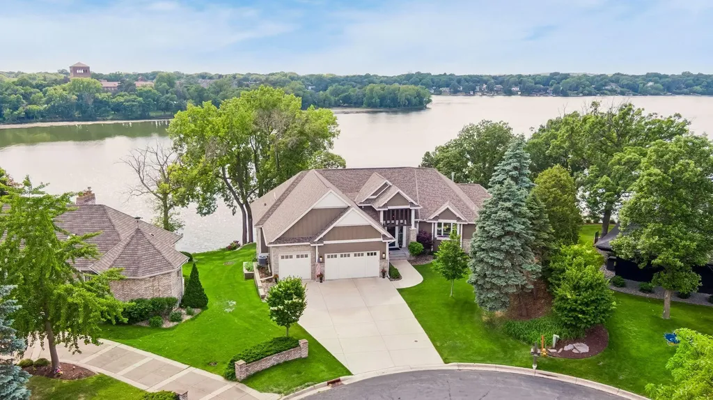 1489 Bussard Court Arden Hills MN 55112