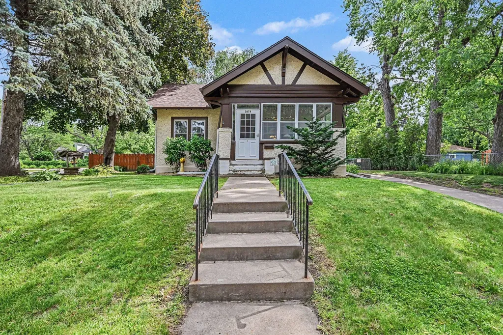 2678 8th Avenue E North Saint Paul MN 55109