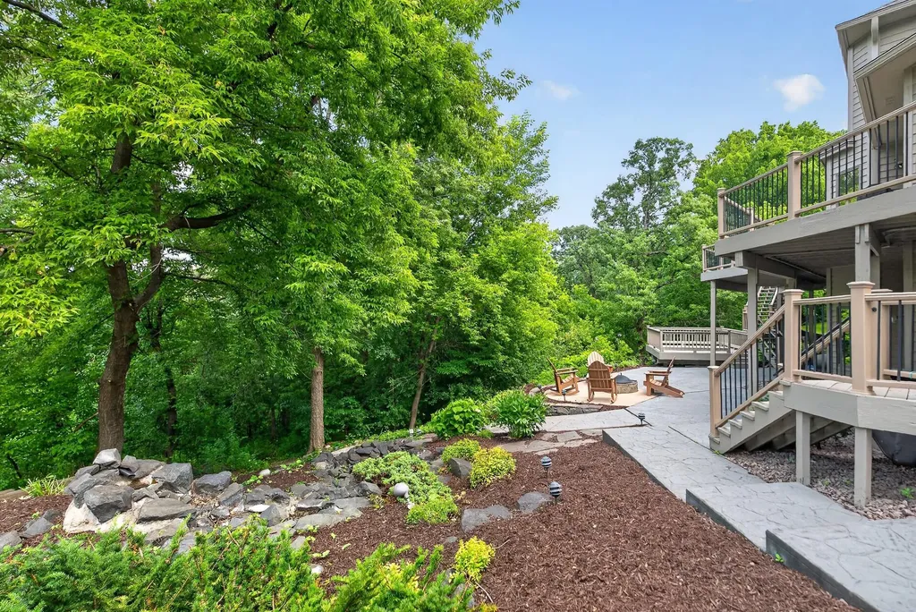 815 Promontory Place Eagan MN 55123