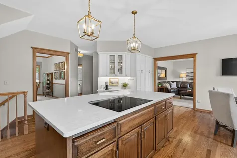 815 Promontory Place Eagan MN 55123