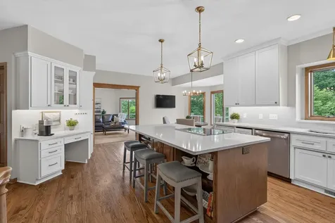 815 Promontory Place Eagan MN 55123