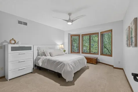 815 Promontory Place Eagan MN 55123