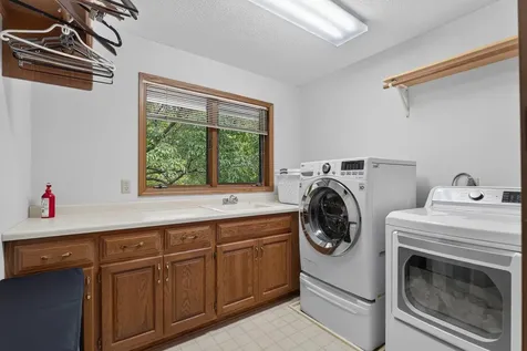 815 Promontory Place Eagan MN 55123