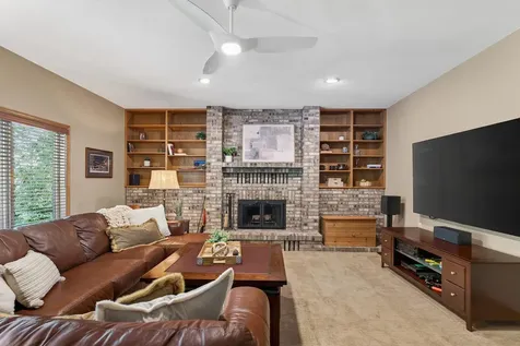815 Promontory Place Eagan MN 55123