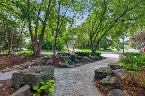 815 Promontory Place Eagan MN 55123
