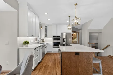 815 Promontory Place Eagan MN 55123