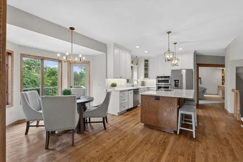 815 Promontory Place Eagan MN 55123