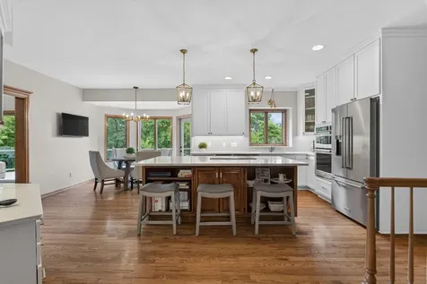 815 Promontory Place Eagan MN 55123