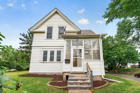 1017 Earl Street Saint Paul MN 55106