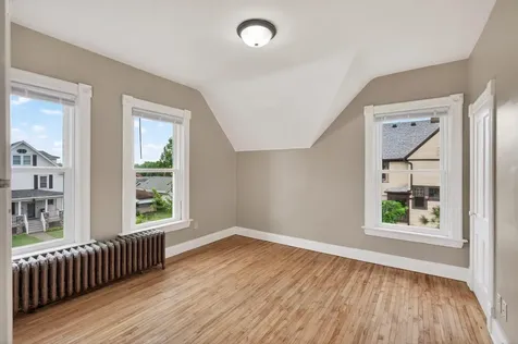 1017 Earl Street Saint Paul MN 55106