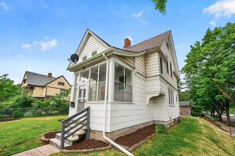 1017 Earl Street Saint Paul MN 55106