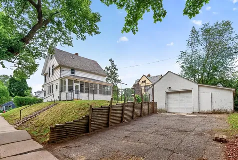 1017 Earl Street Saint Paul MN 55106