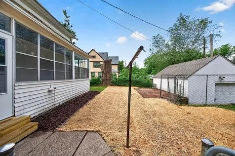 1017 Earl Street Saint Paul MN 55106