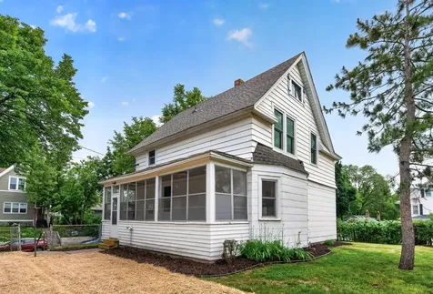 1017 Earl Street Saint Paul MN 55106
