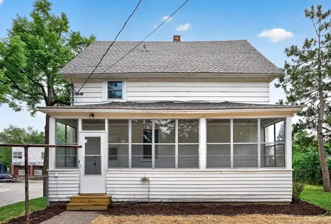 1017 Earl Street Saint Paul MN 55106