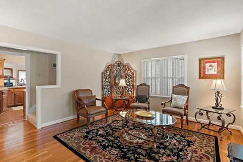 1954 Saunders Avenue Saint Paul MN 55116