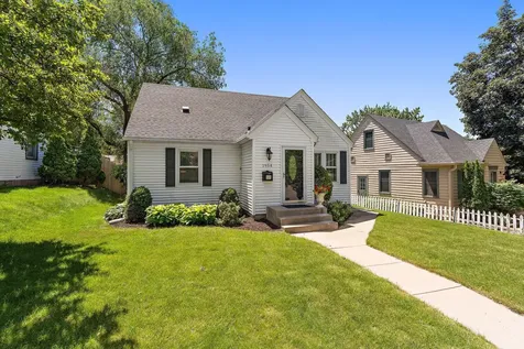 1954 Saunders Avenue Saint Paul MN 55116