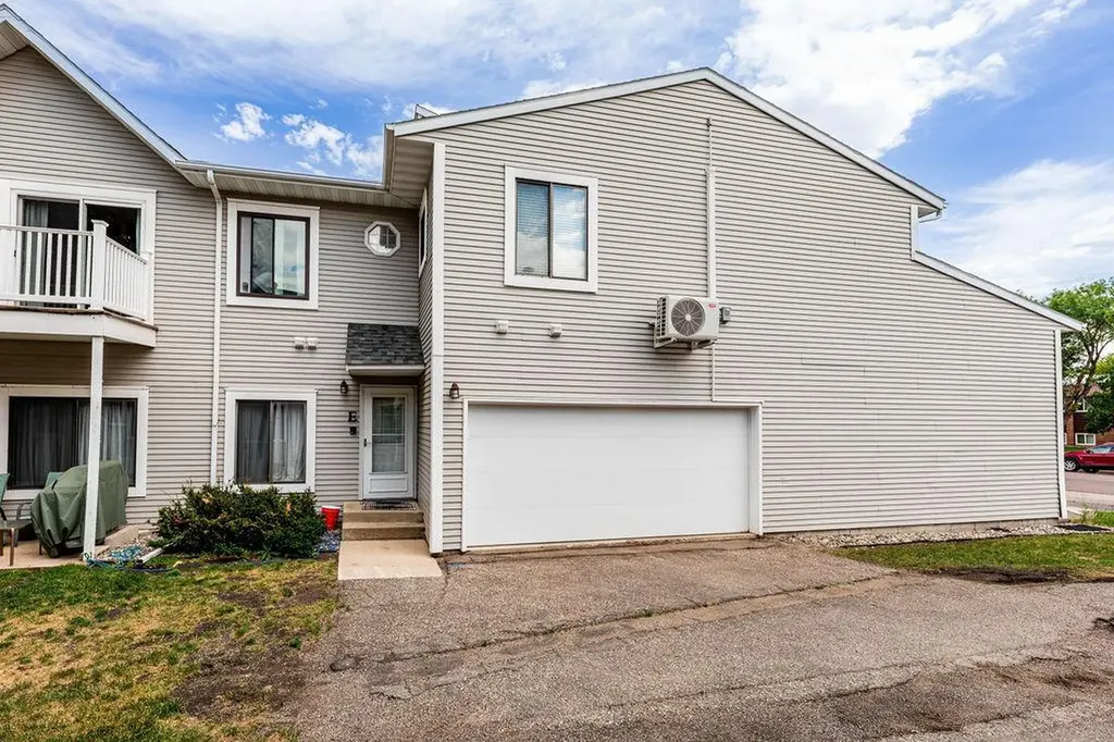 3311 15th Avenue S Fargo ND 58103