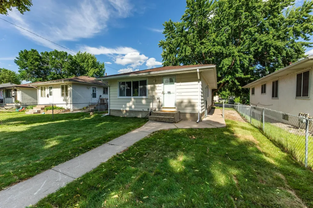 5214 Oliver Avenue N Minneapolis MN 55430
