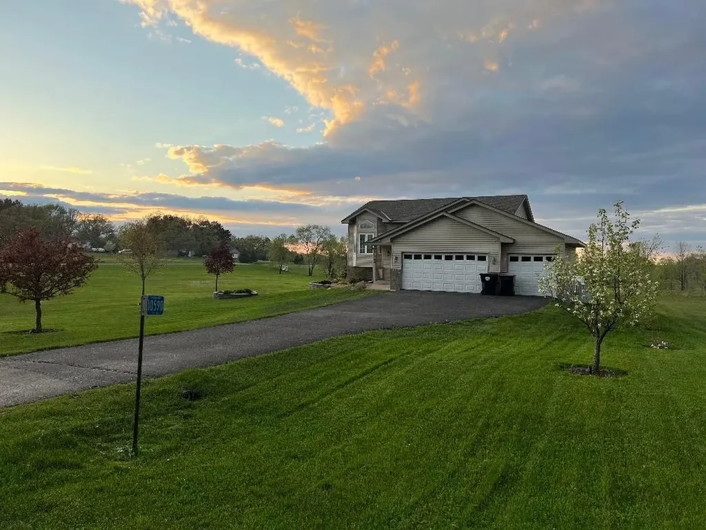 10590 257th Avenue NW Zimmerman MN 55398