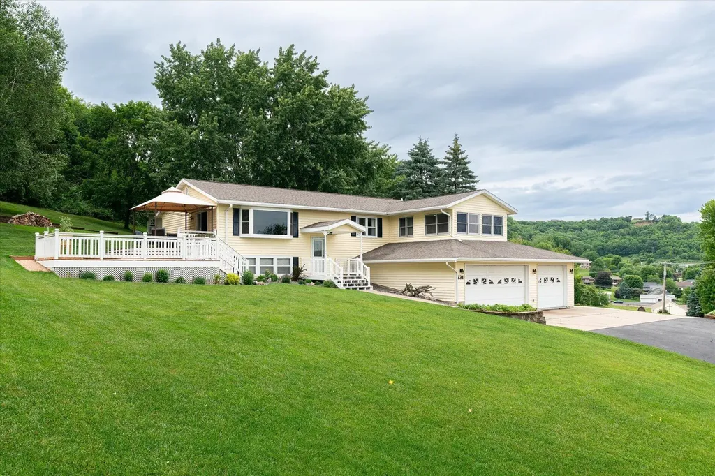 731 N 4th Street La Crescent MN 55947