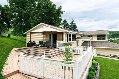 731 N 4th Street La Crescent MN 55947