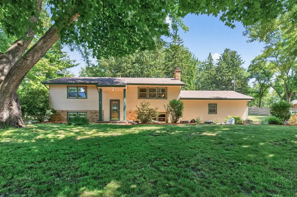 6911 Ticonderoga Trail Eden Prairie MN 55346