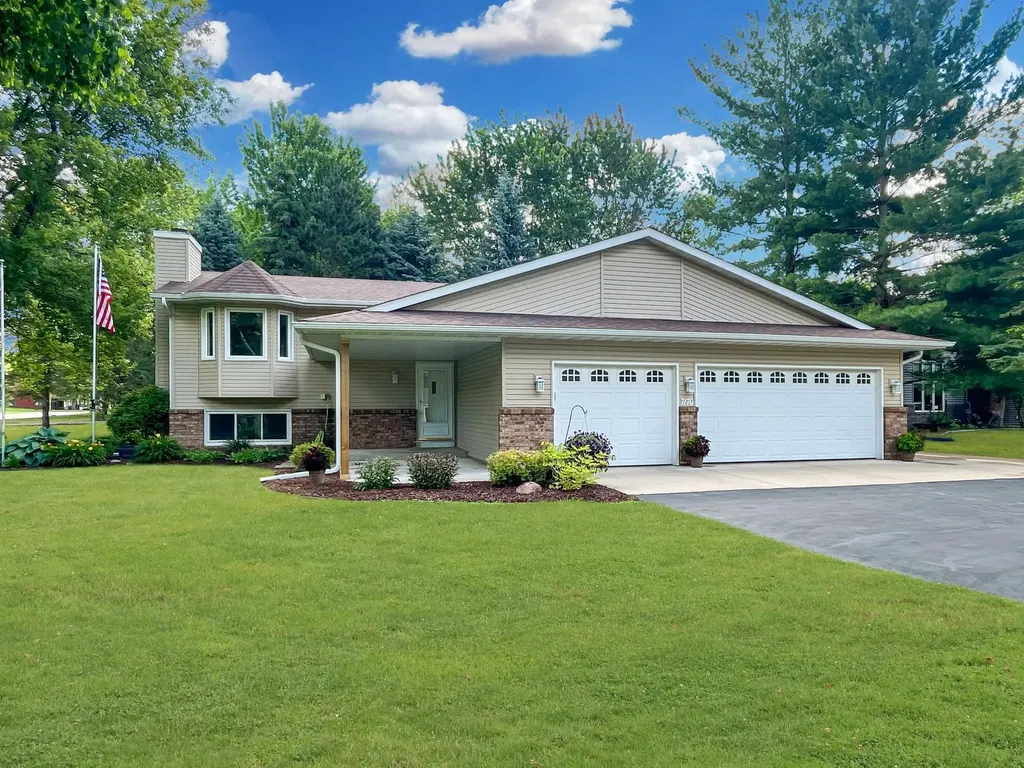 7170 Grangeview N Centerville MN 55038