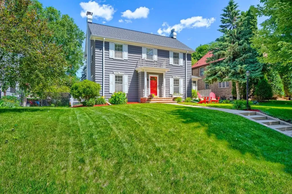 1855 Pinehurst Avenue Saint Paul MN 55116