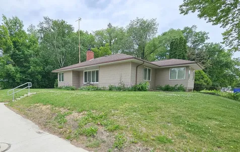 621 10th Avenue Clarkfield MN 56223