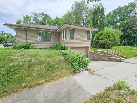 621 10th Avenue Clarkfield MN 56223