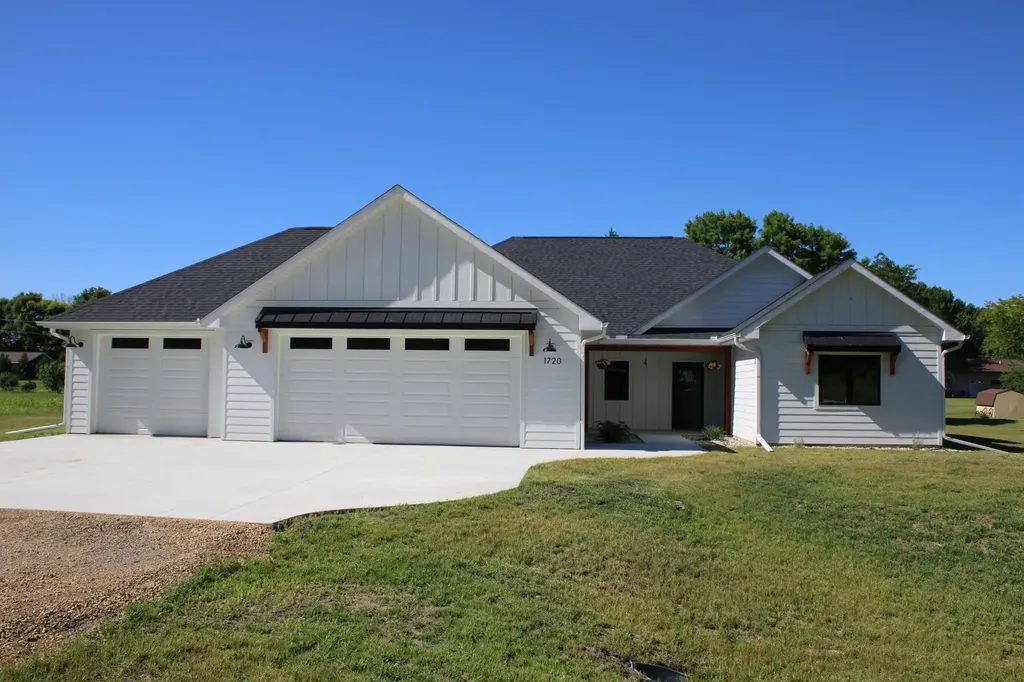 1720 High Tail Lane Mankato MN 56001