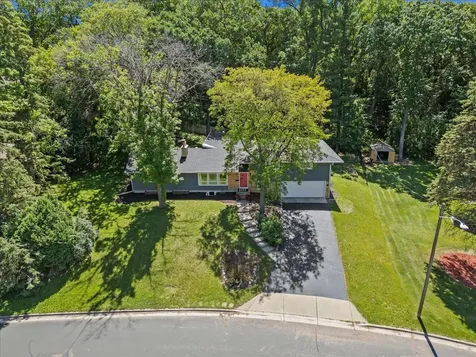 8435 Wesley Drive Golden Valley MN 55427