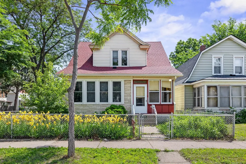 898 Western Avenue N Saint Paul MN 55117