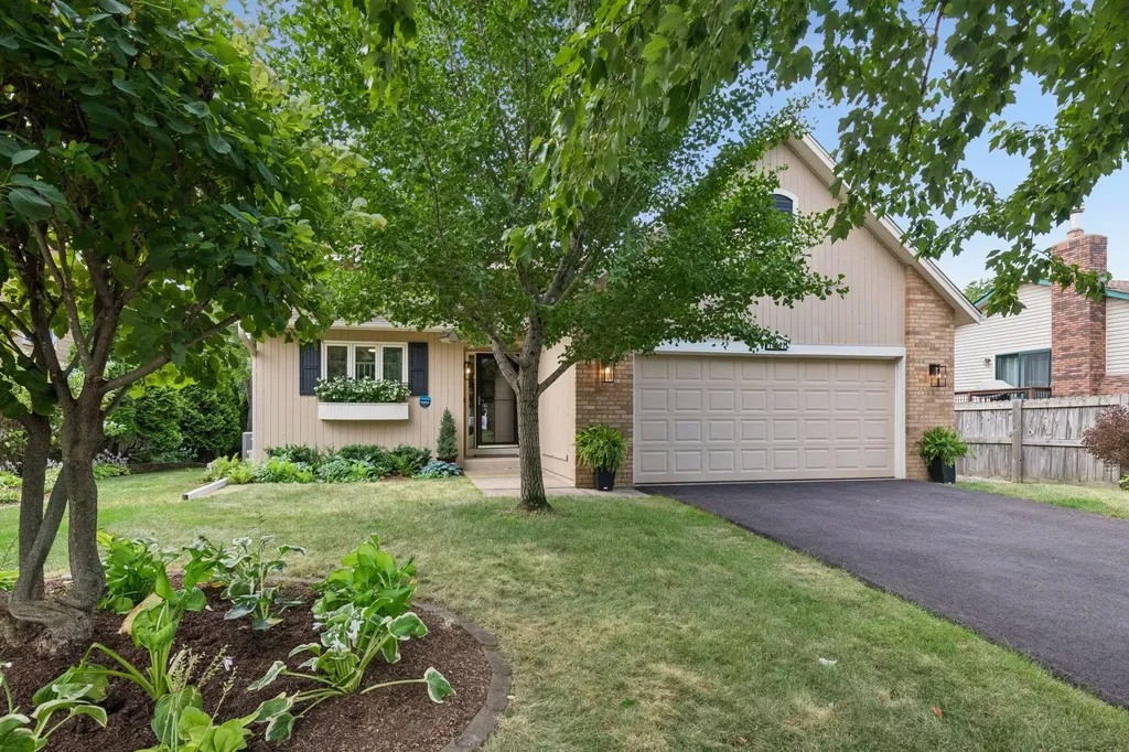 10441 Lee Drive Eden Prairie MN 55347
