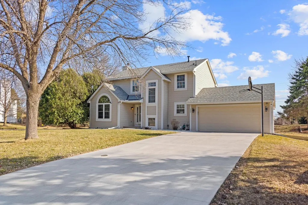 952 Moonlight Drive Woodbury MN 55125