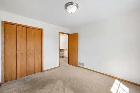 952 Moonlight Drive Woodbury MN 55125