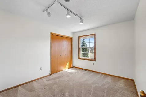 952 Moonlight Drive Woodbury MN 55125