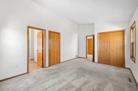 952 Moonlight Drive Woodbury MN 55125
