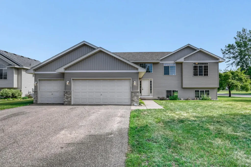 1001 Maplewood Avenue SW Isanti MN 55040