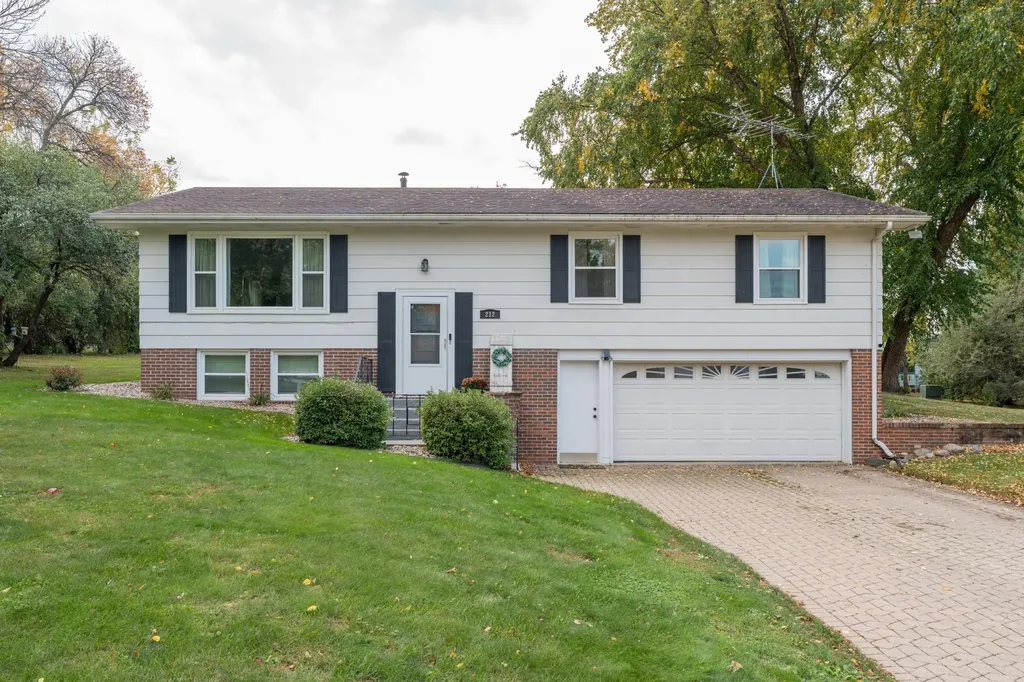 212 Regency Road Le Sueur MN 56058