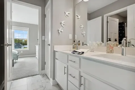 8852 Binder Way Woodbury MN 55129