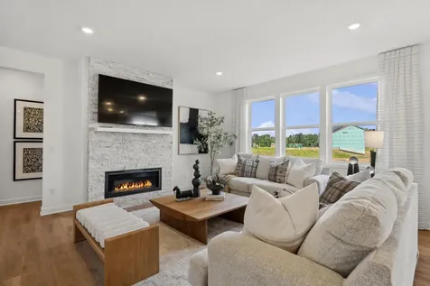 8852 Binder Way Woodbury MN 55129